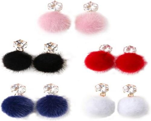 <notranslate>a set of Holibanna earrings</notranslate>